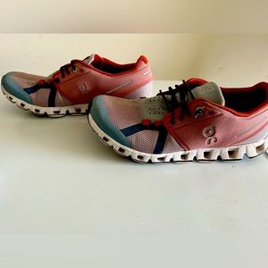 On cloud dusty road shoes